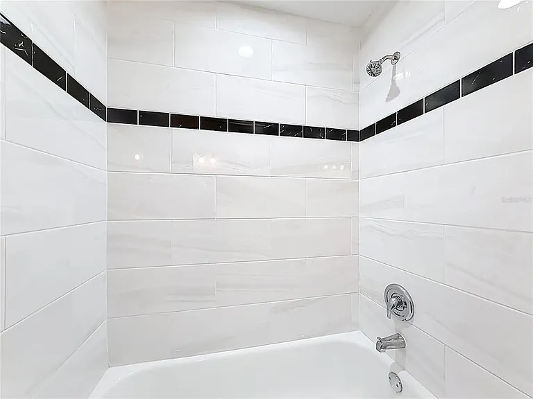 2260 Grenwich Ave #2260 — Photo 25