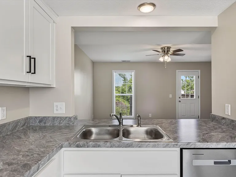 2072 Tynewood Dr — Photo 15