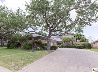 6108 Country Club Dr, Victoria, TX 77904