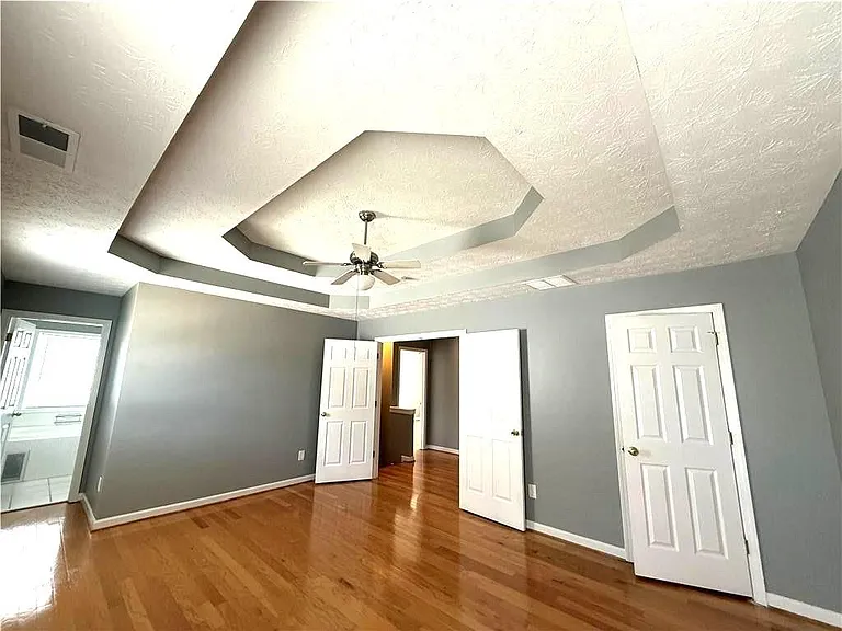 7566 Larchwood Ln — Photo 4