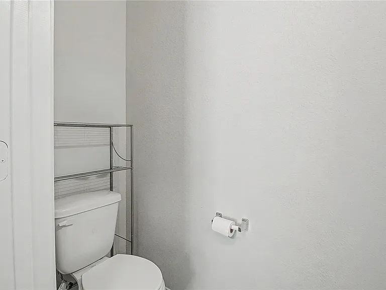 982 Crossing Dr — Photo 10