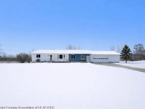 9220 W Herbison Rd, Eagle, MI 48822
