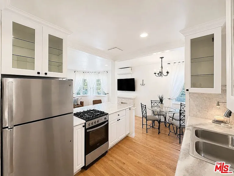 1134 Chelsea Ave #A — Photo 4