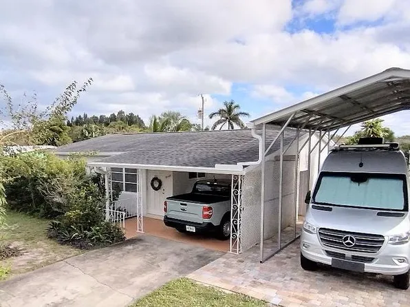 8448 SE Pine Cir, Hobe Sound, FL 33455