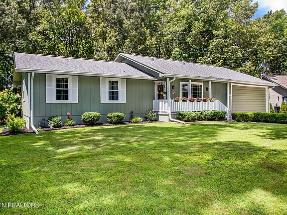 3rd image of 107 Canterbury Dr