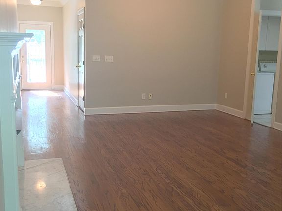 3rd image of 904 Castlemaine Dr