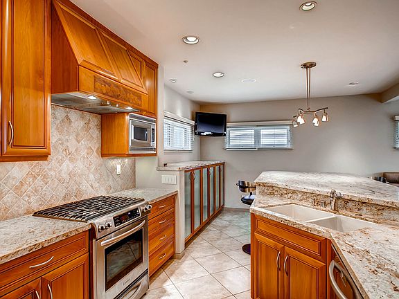 4th image of 824-826 Cohasset Ct