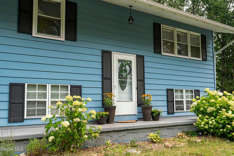 4th image of 14 Deerleap Place