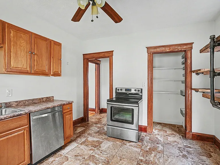 2428 Robertson Ave — Photo 20
