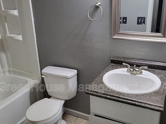 3rd image of 800-803 SE H St Unit B