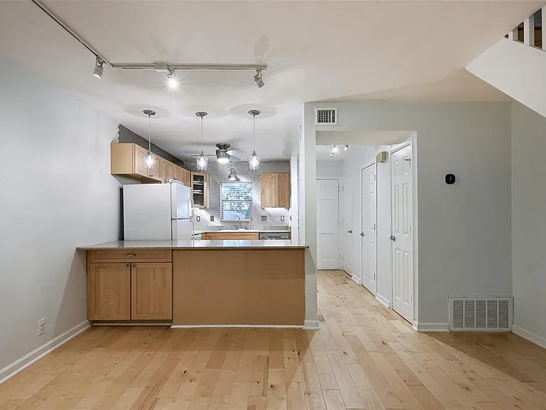 5330 Balcones Dr #G — Photo 6