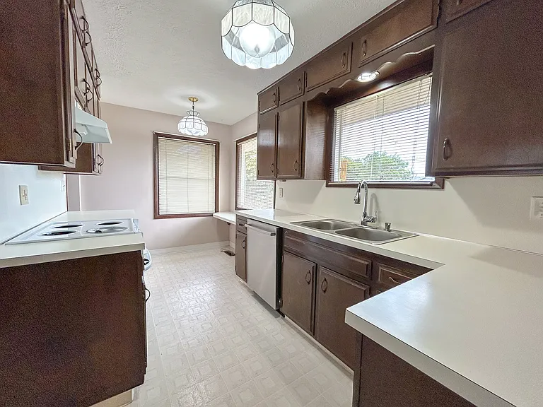 1550 Corina Dr SE — Photo 8