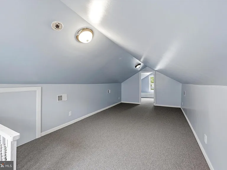 334 N Oakland Ave — Photo 12