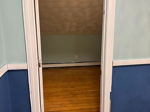 3rd image of 105 Hedley Ave APT 3