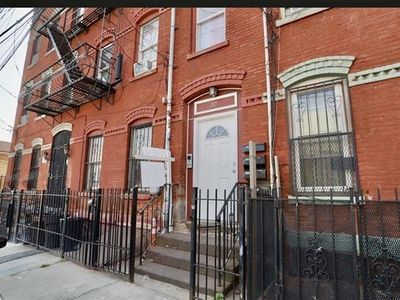 37 Harmon St, Jersey City, NJ, 07304