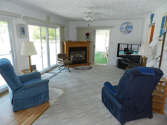 3rd image of 141 Holly Vista Dr