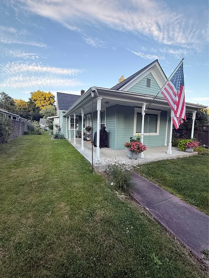 2 bed, 976 sqft, $2,500 — Photo 1