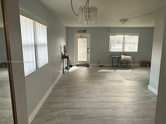 3rd image of 514 Saxony Dr #514
