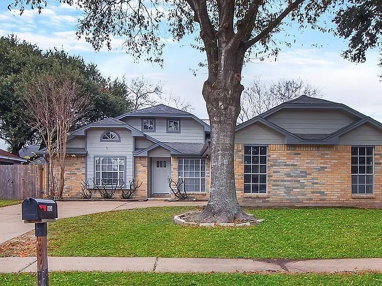 16834 Applecross Ln — Photo 1