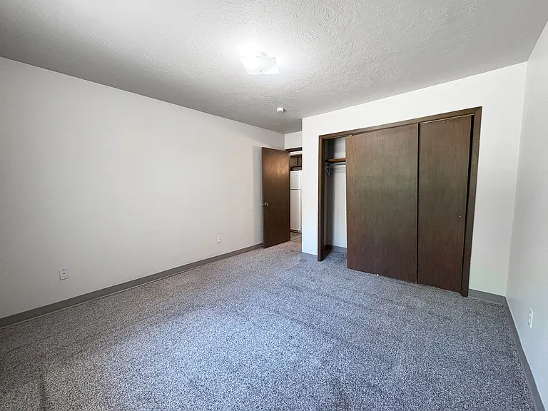 Royal Suites Apartments on Minot's North Hill — Photo 8