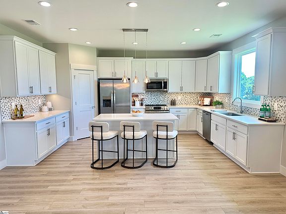 4th image of 514 Hillview Knoll Ln