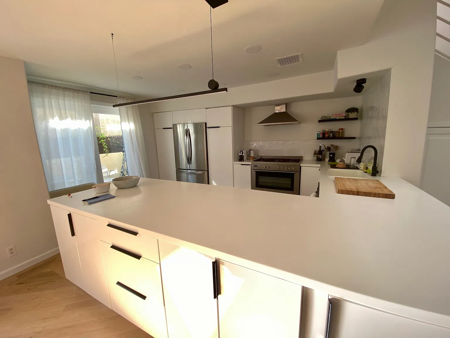 3 bed, 2.5 bath, 1875 sqft, $8,500 — Photo 3