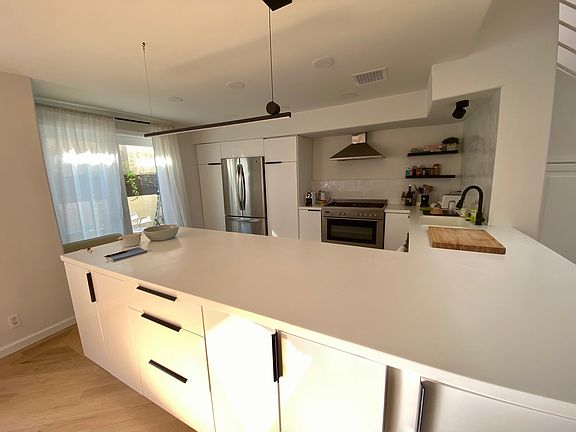 3rd image of 928 19th St Unit 104