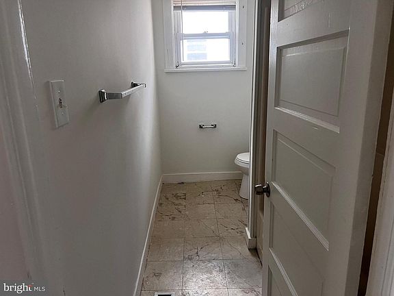 5th image of 529 Bridgeboro St