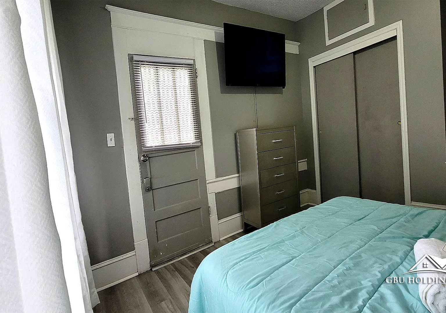 4 bed, 2.0 bath, 1500 sqft, $858 — Photo 1