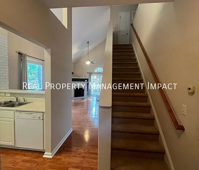 528 Auburn Square Dr — Photo 5