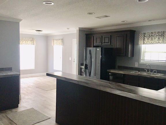 2nd image of 2914 Canyon Dr