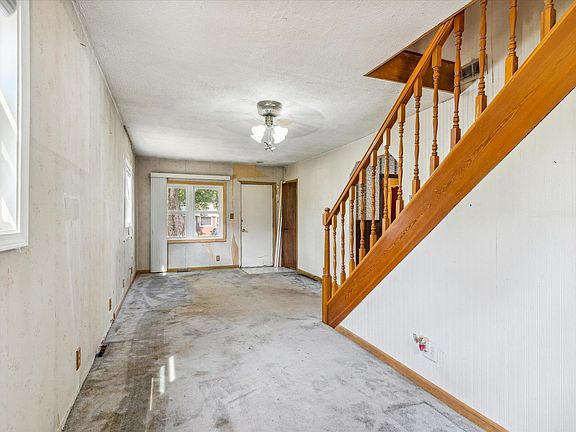 3rd image of 3038 Marshall St