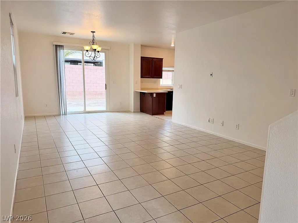 4 bed, 2.5 bath, 2039 sqft, $2,100 — Photo 3