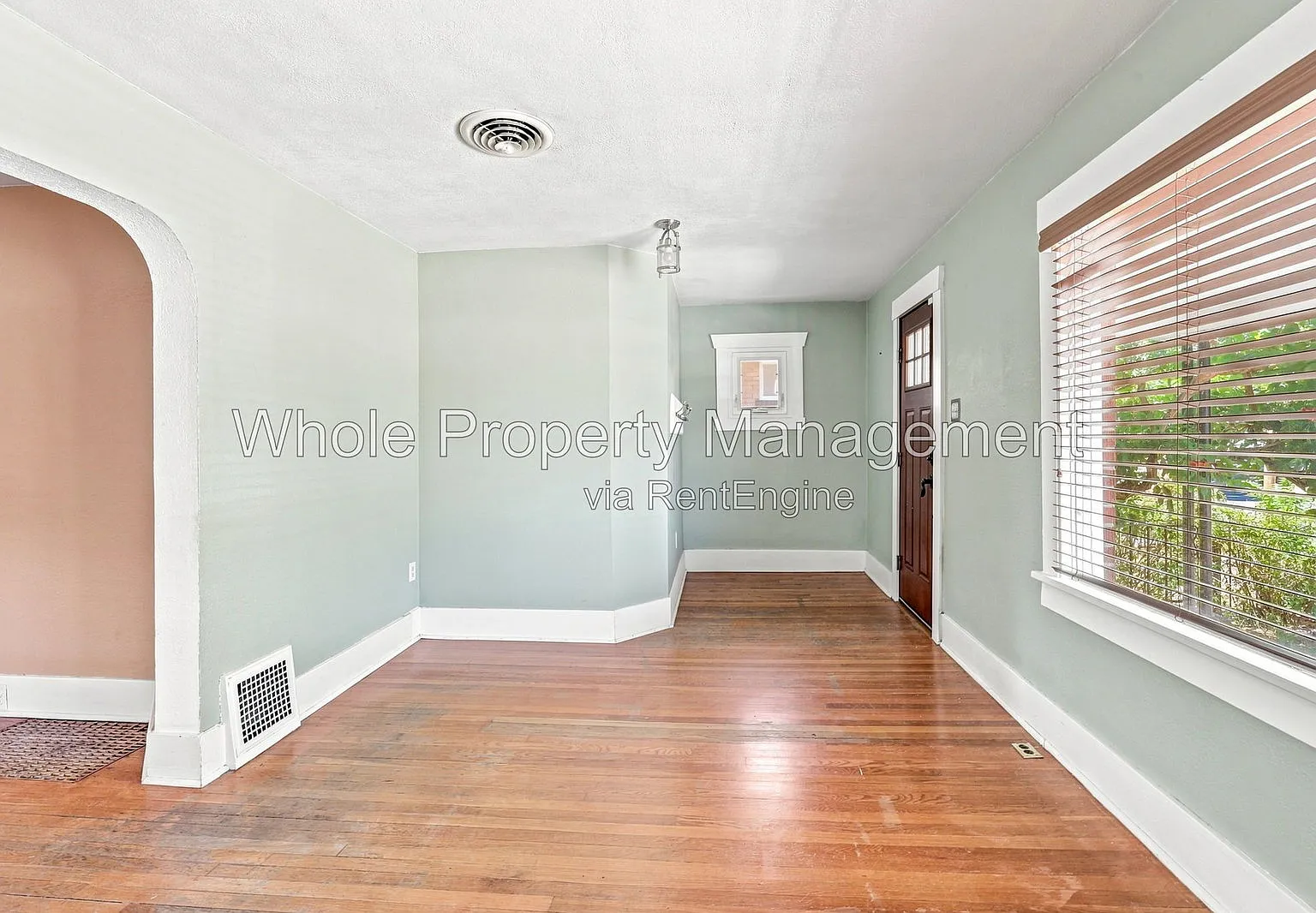 3 bed, 2.0 bath, 1900 sqft, $3,050 — Photo 3
