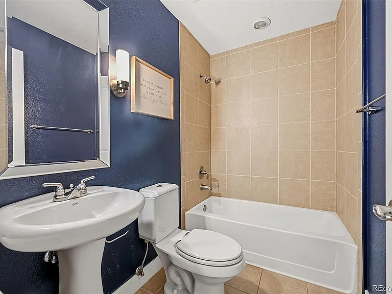 2240 N Clay St #204 — Photo 13
