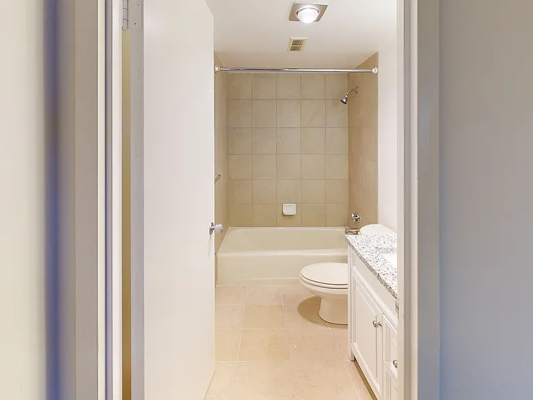 Essex House — Photo 11