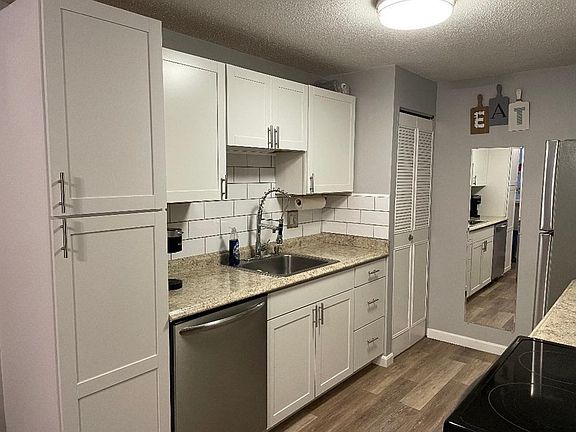 3rd image of 406 Broadway APT 205