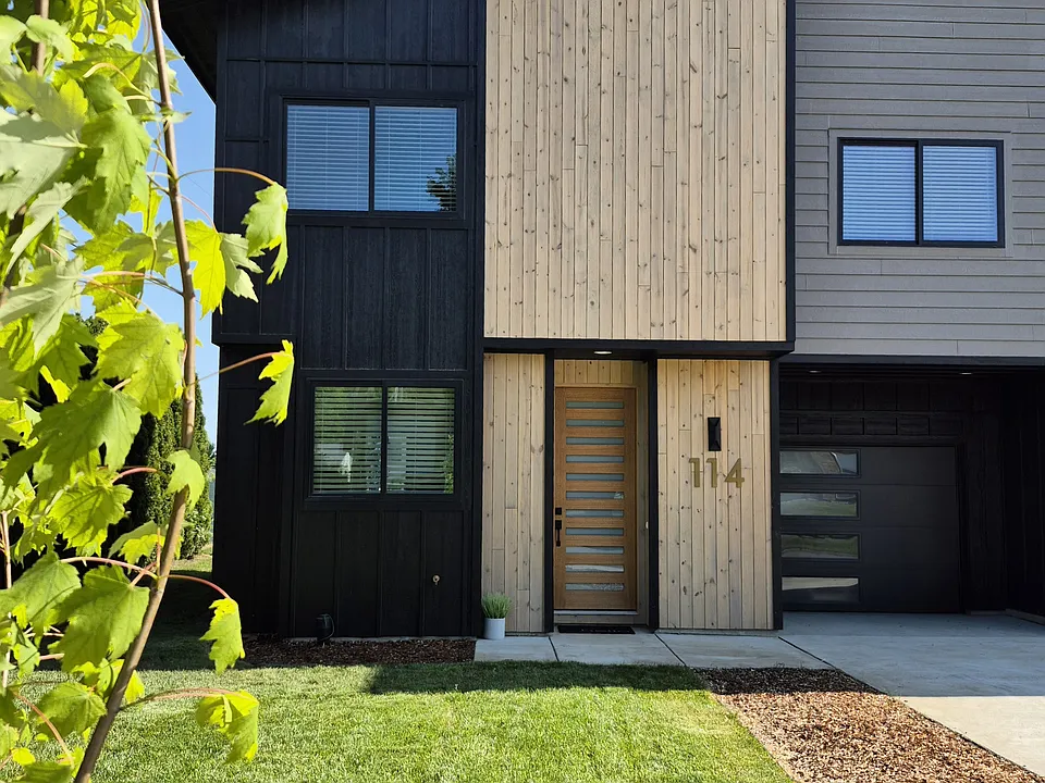 114 E Hattie Ave