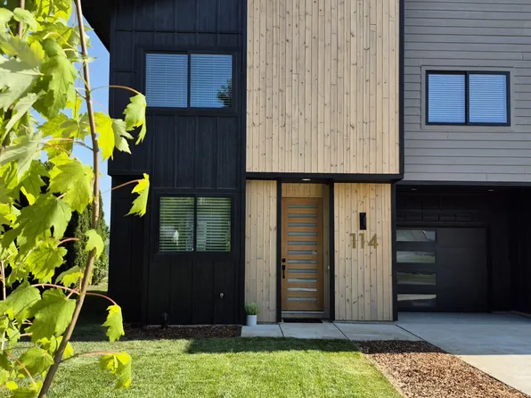 114 E Hattie Ave, Coeur D Alene, ID 83814