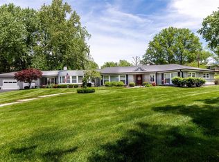 104 Ladue Meadows Ln, Saint Louis, MO 63141