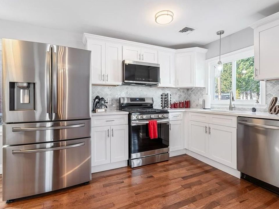 1st image of 95 Wainwright St #1