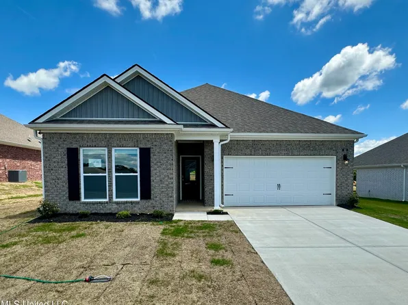 32 Pickwick Pl, Byhalia, MS 38611