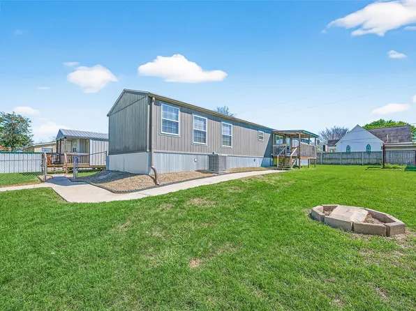 22218 Madison St, Bedias, TX 77831