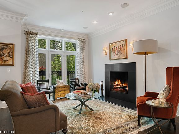 3rd image of 3256 N Wolcott Ave