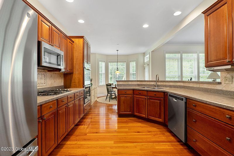 4th image of 222 Pinewood Drive
