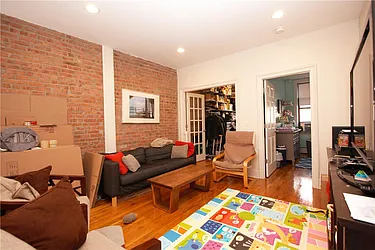 Rented by R New York