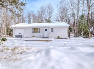 1731 Lake Ln, Pocono Lake, PA 18347