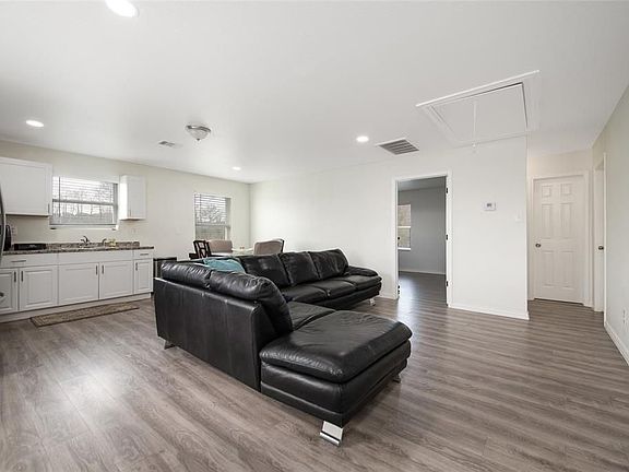 3rd image of 11135 Mesa Dr