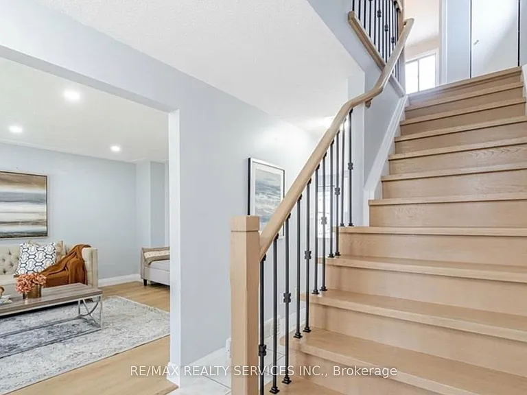 322 Benesfort Cres — Photo 8