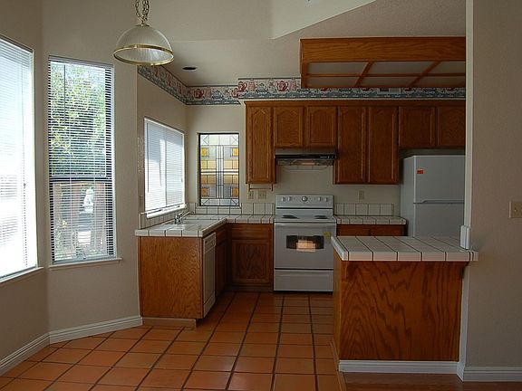 4th image of 355 Pepperwood Ct